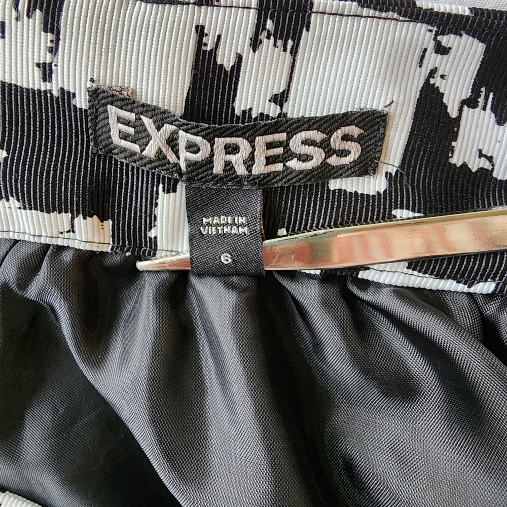 Express Houndstooth Skater Mini Skirt Black White Size 6 - Picture 3 of 5